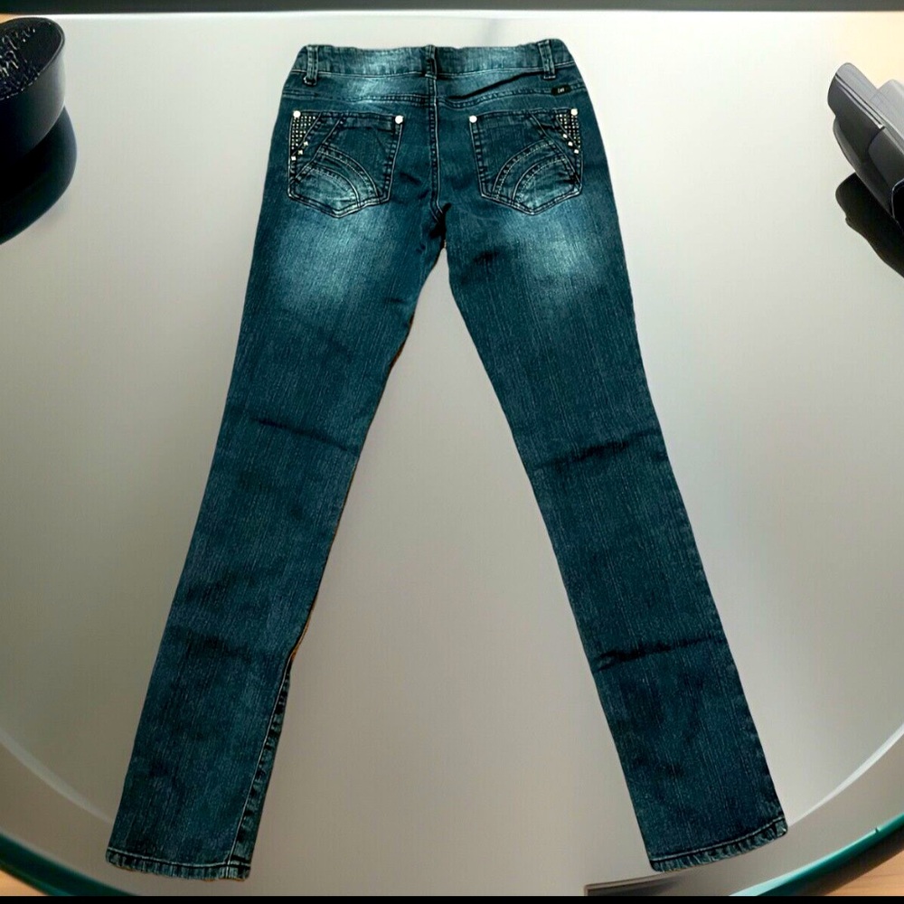 LEI Distressed Bootleg Skinny Denim Studs Design W/Blue Jeans Sz 5 Regular - Picture 2 of 7